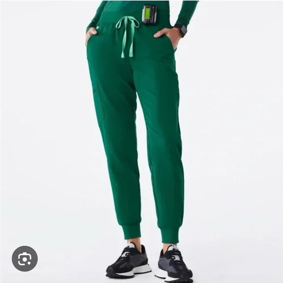 Figs Hunter Green Set - Picture 2 of 3